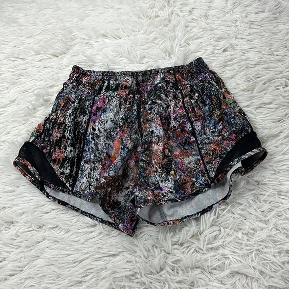 Lululemon Hotty Hot Short II *Long 4" Vitalize Multi / Black - Picture 1 of 5